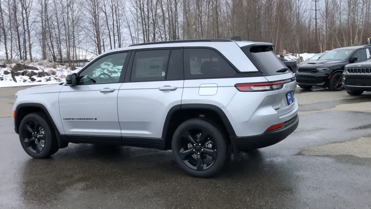 new 2024 Jeep Grand Cherokee car, priced at $52,855