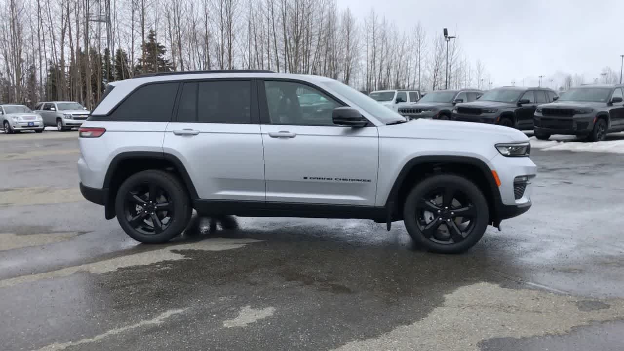 new 2024 Jeep Grand Cherokee car, priced at $52,855