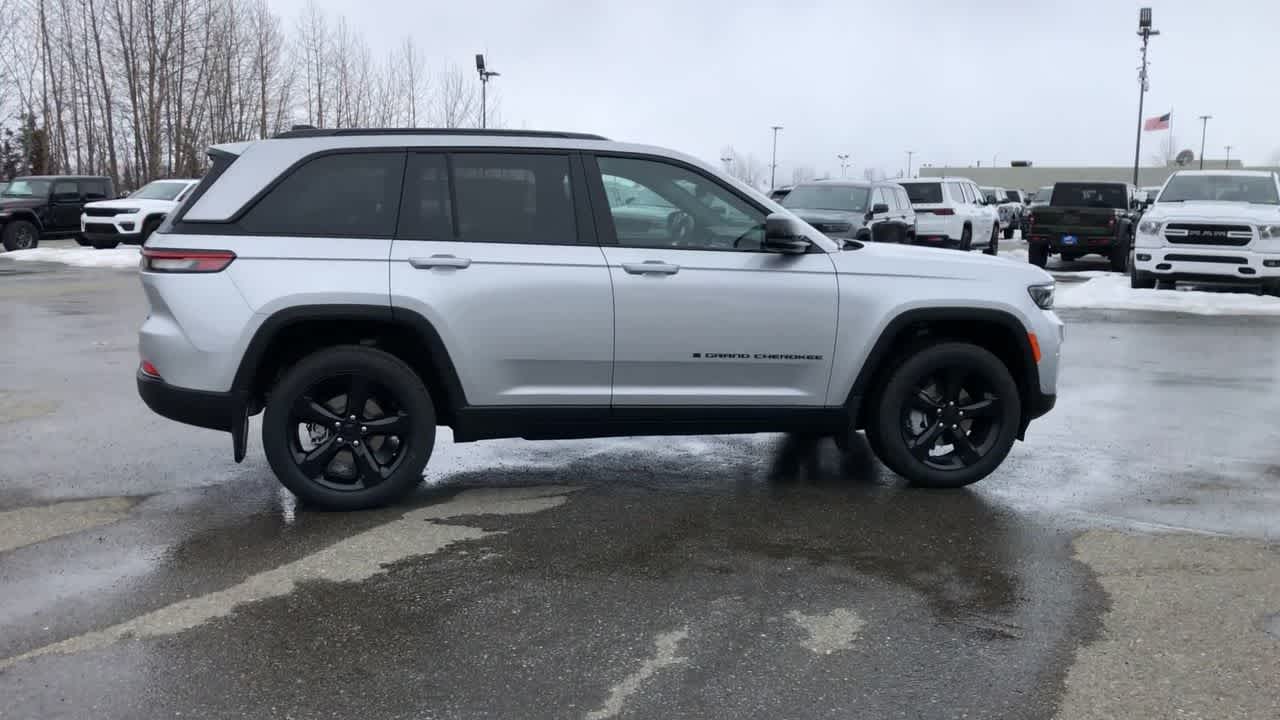 new 2024 Jeep Grand Cherokee car, priced at $52,855