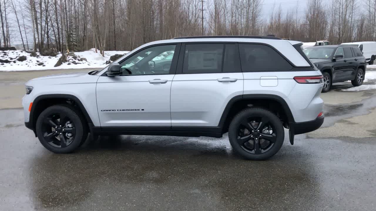 new 2024 Jeep Grand Cherokee car, priced at $52,855