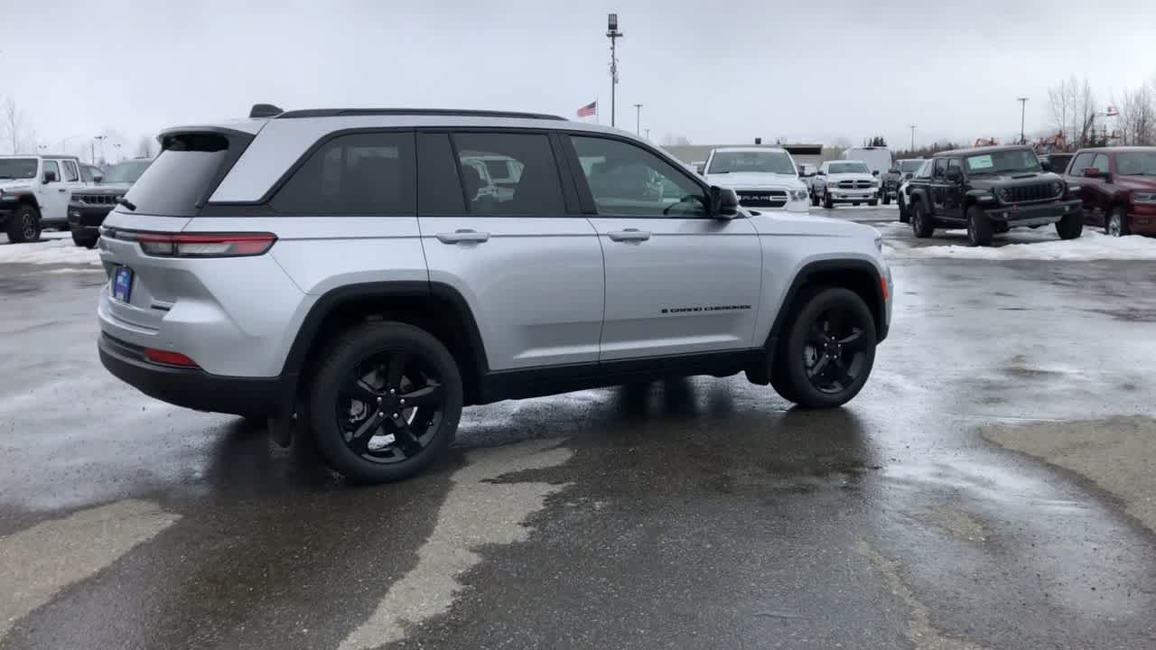 new 2024 Jeep Grand Cherokee car, priced at $52,855