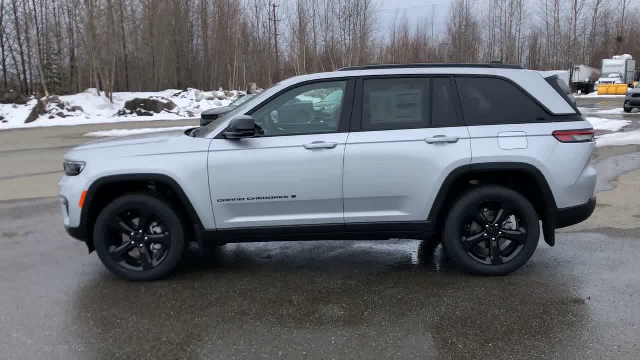 new 2024 Jeep Grand Cherokee car, priced at $52,855