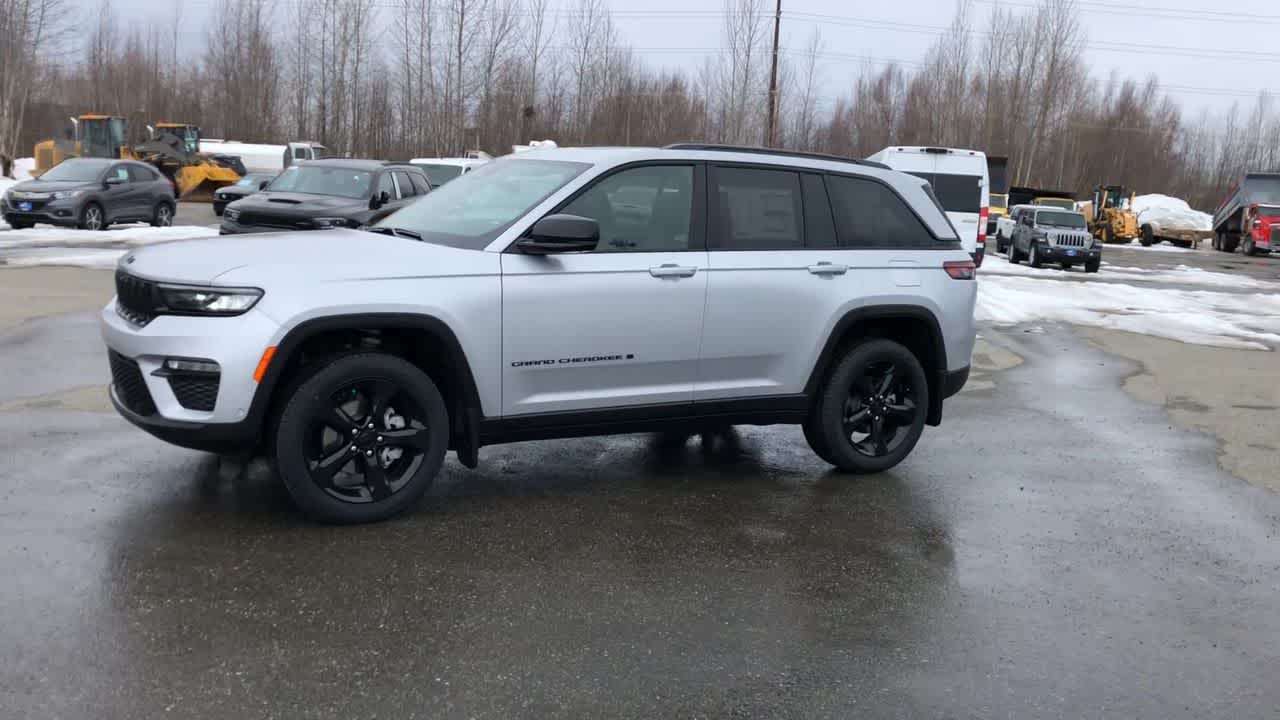 new 2024 Jeep Grand Cherokee car, priced at $52,855