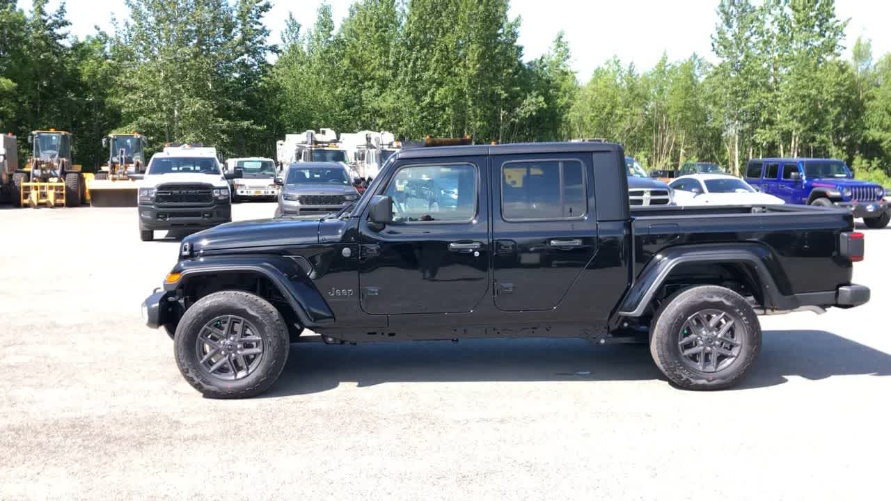 new 2024 Jeep Gladiator car, priced at $47,261