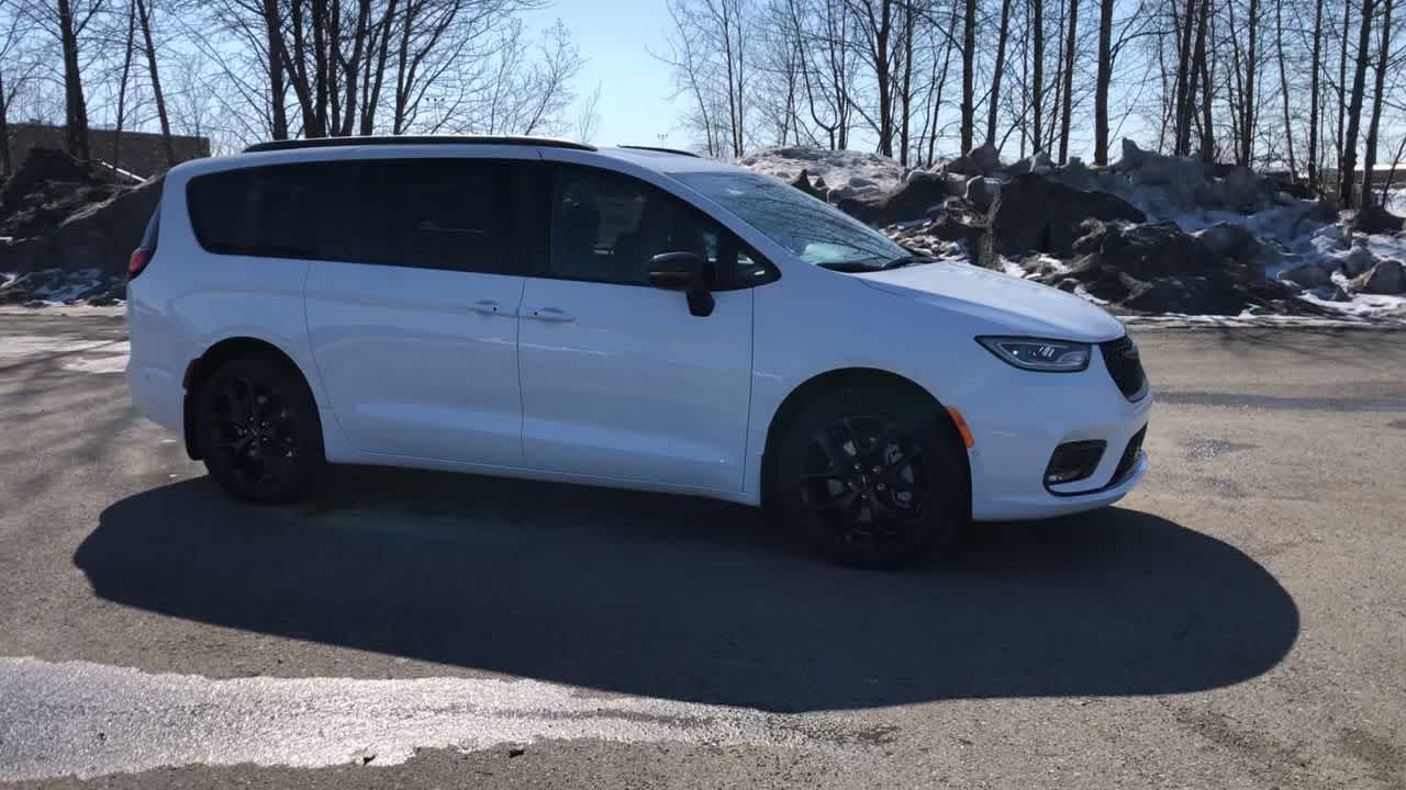 new 2024 Chrysler Pacifica car, priced at $54,953