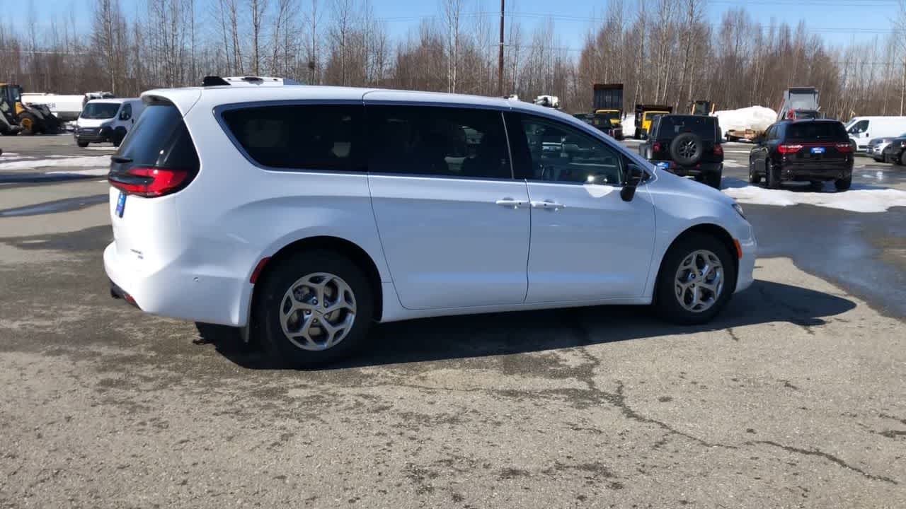 new 2024 Chrysler Pacifica car, priced at $53,212