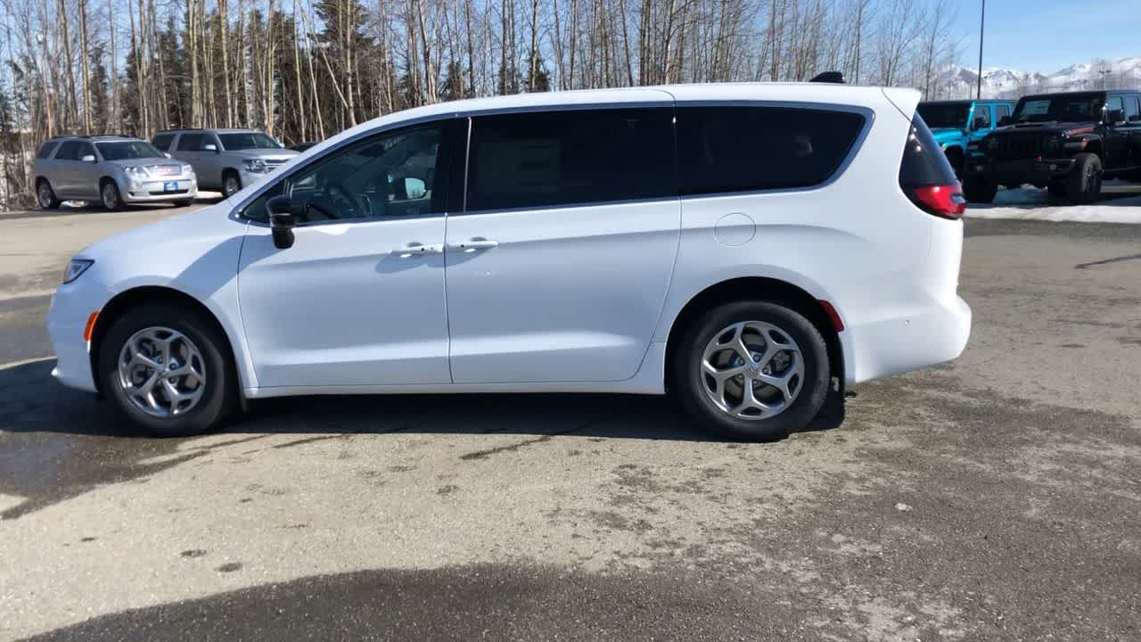 new 2024 Chrysler Pacifica car, priced at $53,212