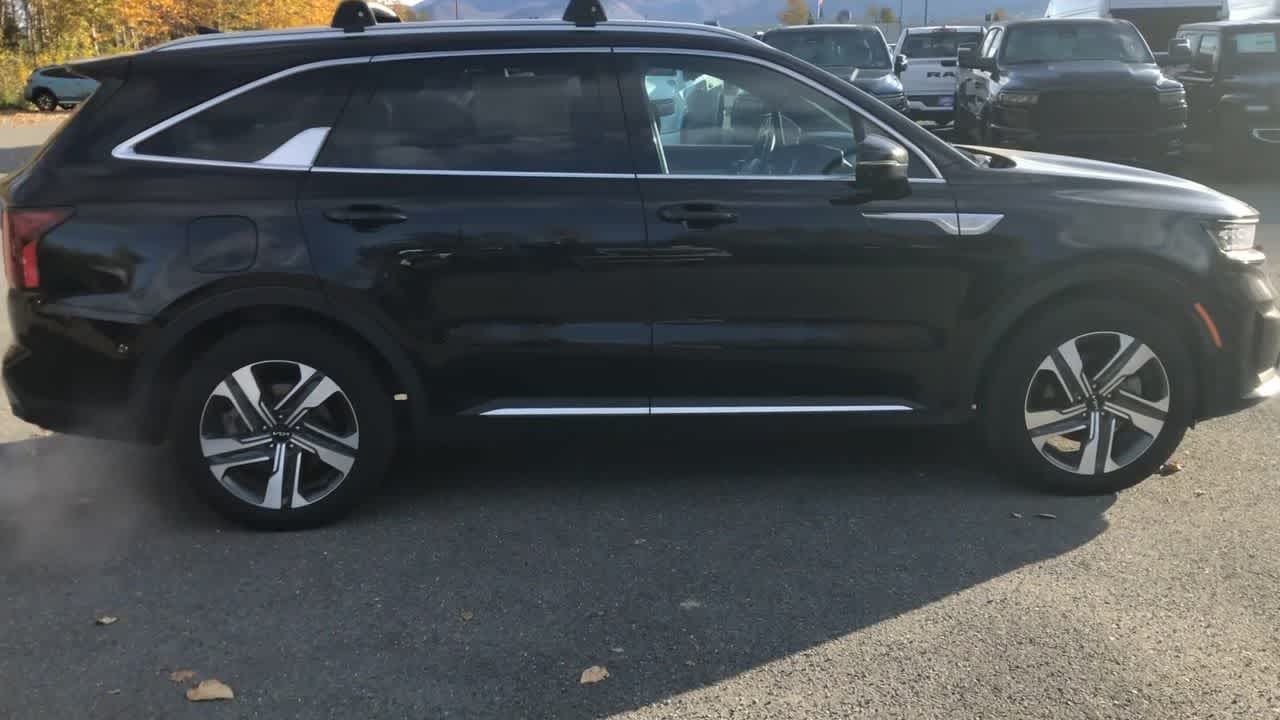 used 2022 Kia Sorento Plug-In Hybrid car, priced at $34,999