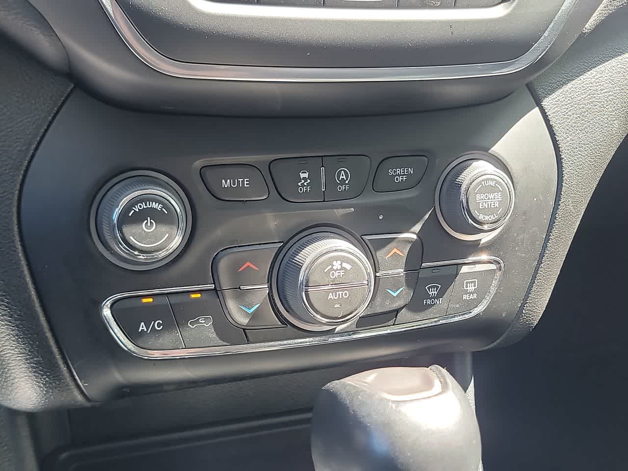 used 2023 Jeep Cherokee car, priced at $24,000