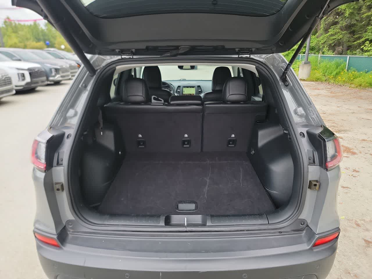 used 2023 Jeep Cherokee car, priced at $24,995