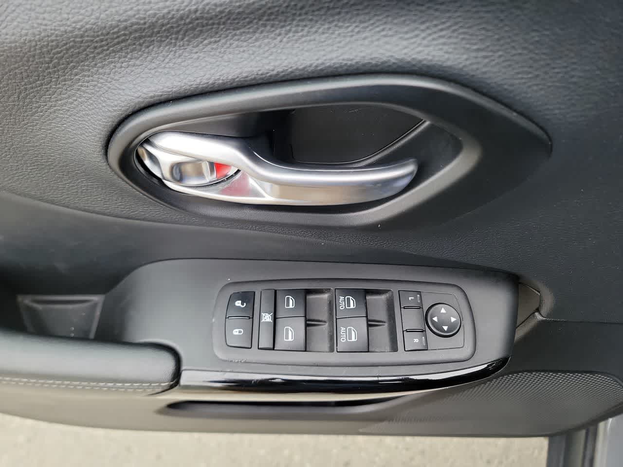 used 2023 Jeep Cherokee car, priced at $24,995