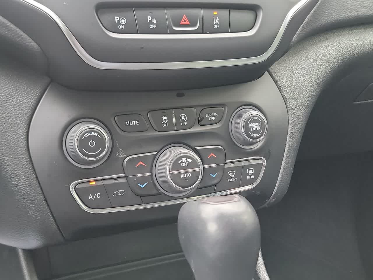 used 2023 Jeep Cherokee car, priced at $24,995