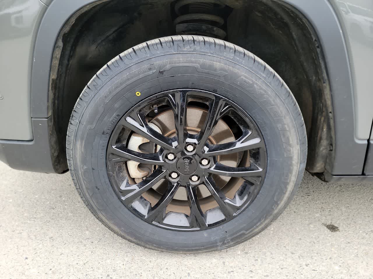 used 2023 Jeep Cherokee car, priced at $24,995