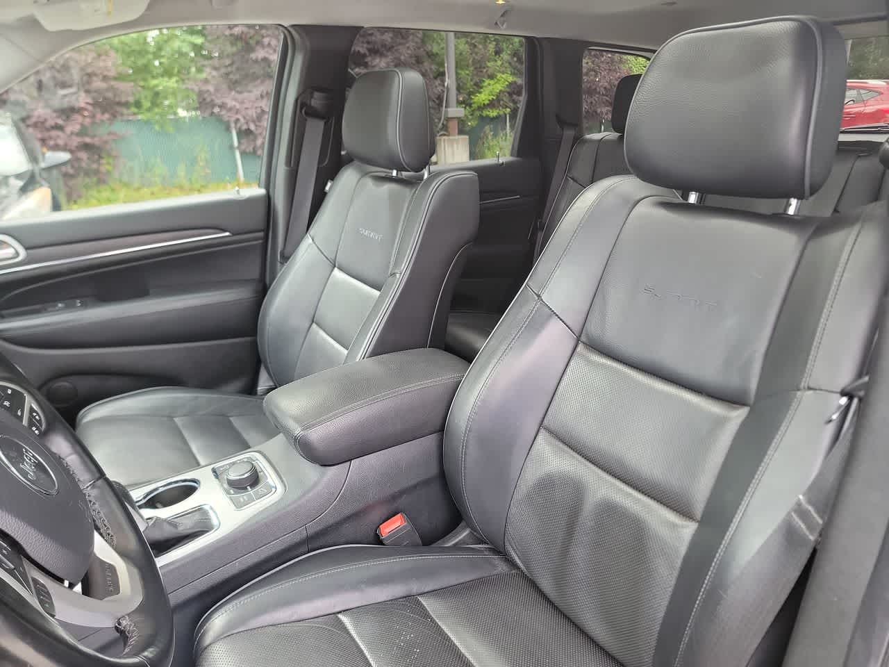 used 2020 Jeep Grand Cherokee car, priced at $32,923