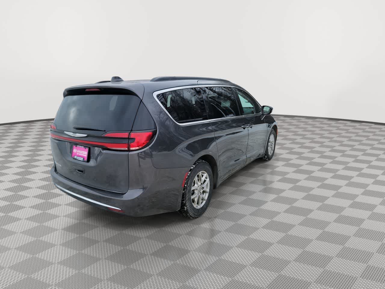 used 2022 Chrysler Pacifica car, priced at $25,552