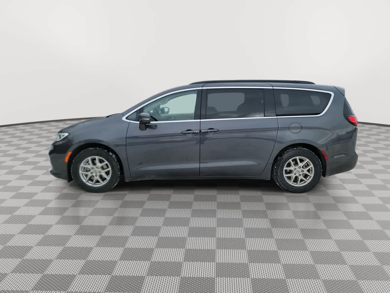 used 2022 Chrysler Pacifica car, priced at $25,552