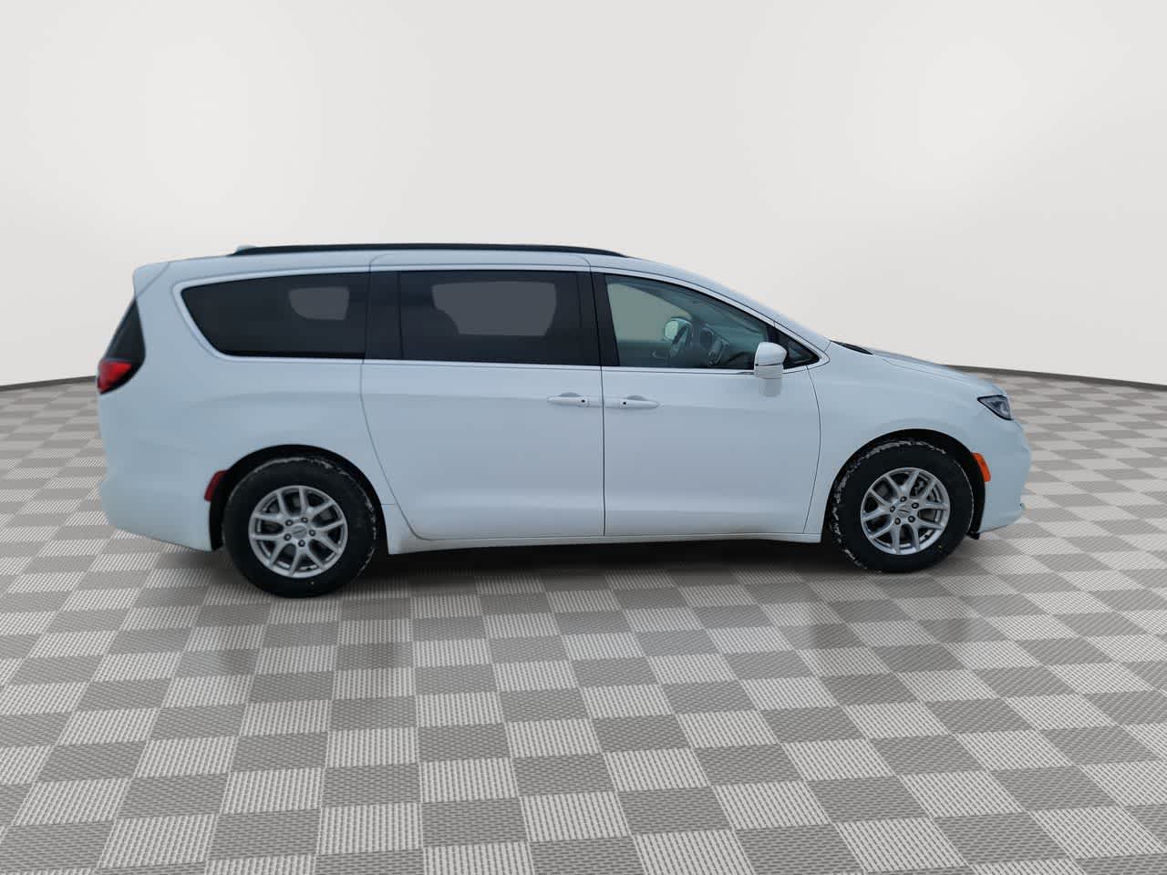 used 2022 Chrysler Pacifica car, priced at $25,552