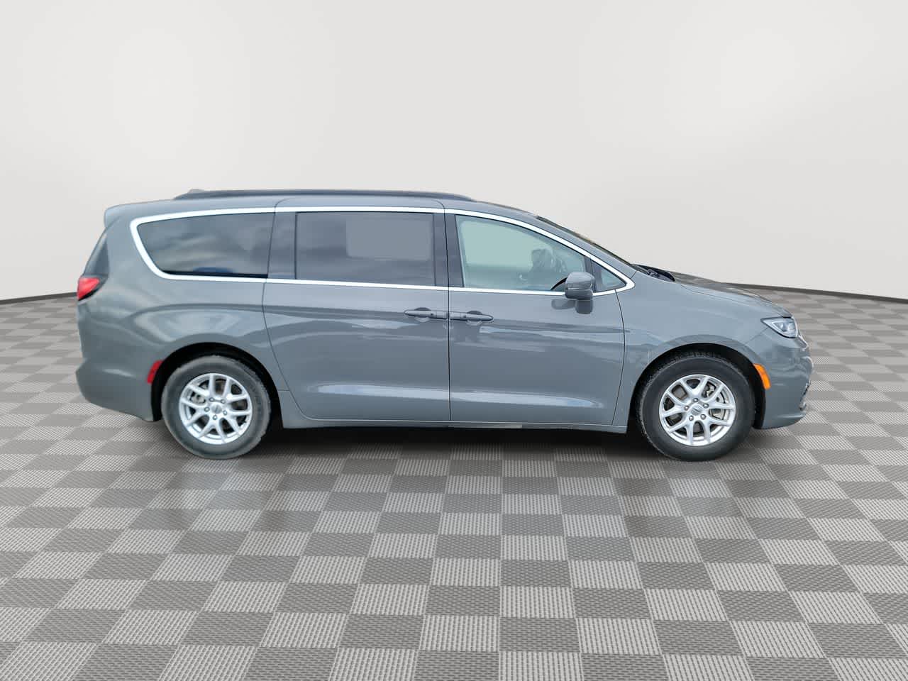 used 2022 Chrysler Pacifica car, priced at $25,552