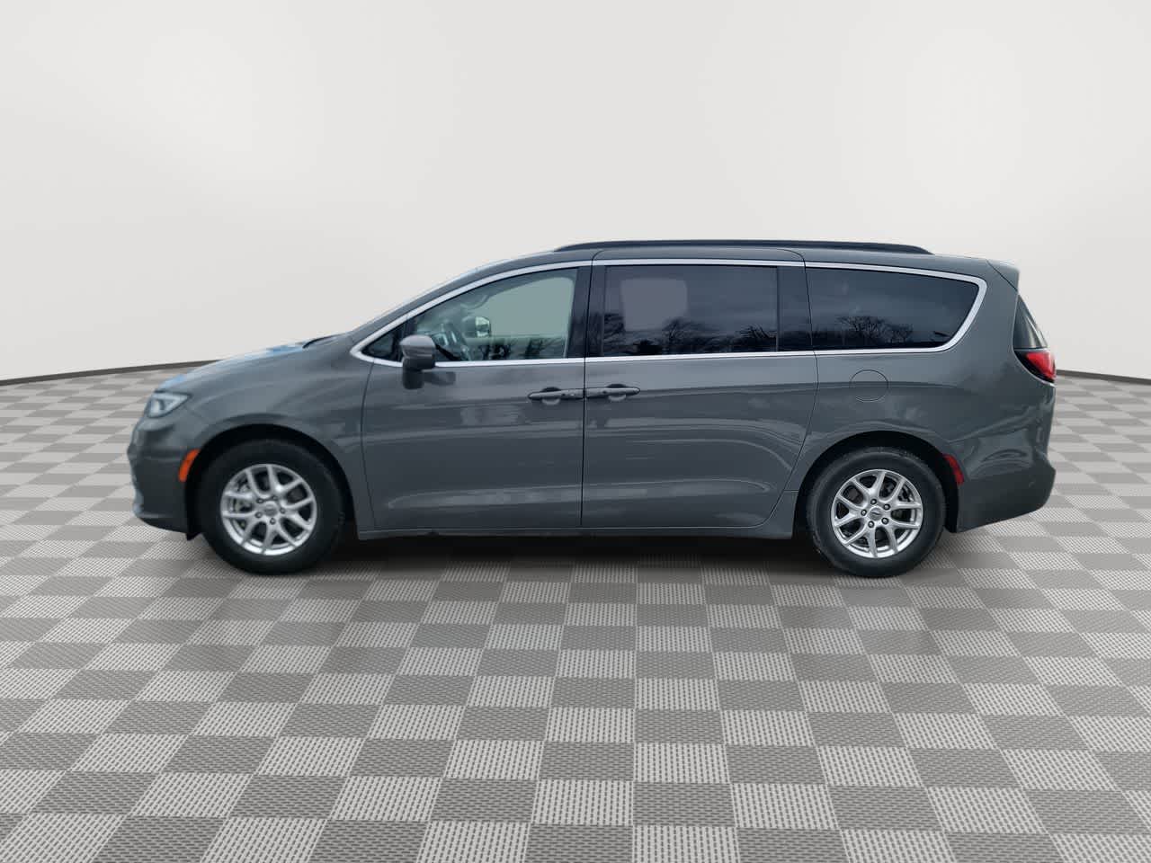 used 2022 Chrysler Pacifica car, priced at $25,552