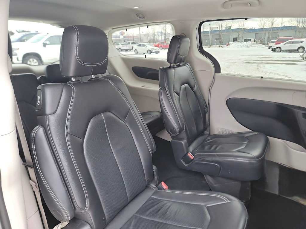 used 2022 Chrysler Pacifica car, priced at $25,552