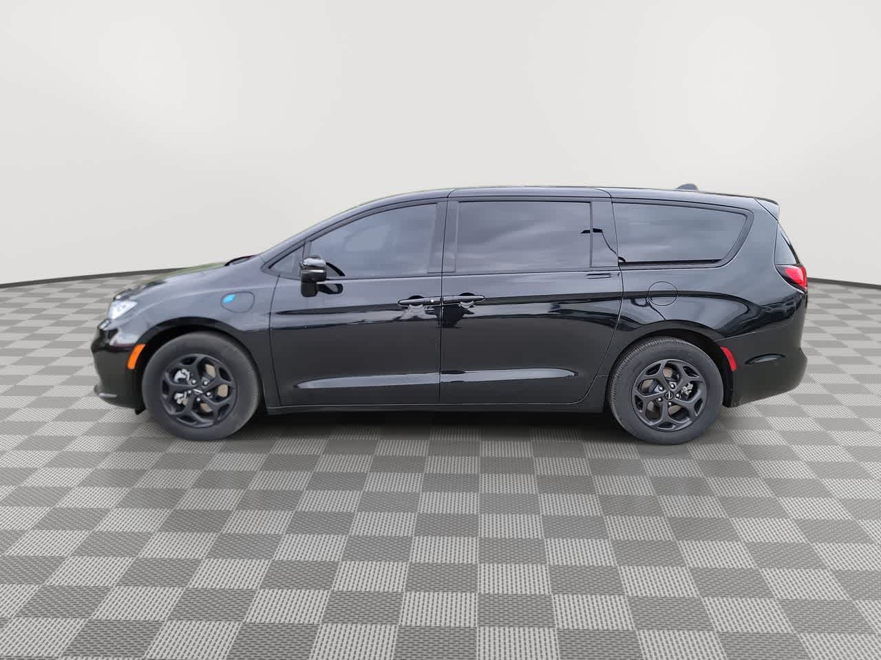 used 2023 Chrysler Pacifica car, priced at $31,903