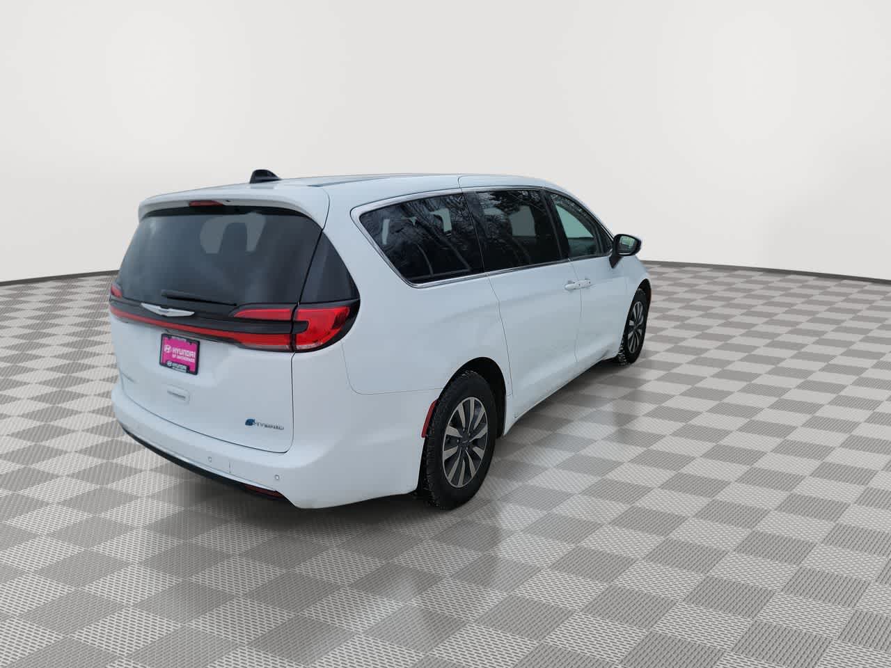 used 2023 Chrysler Pacifica car, priced at $28,982