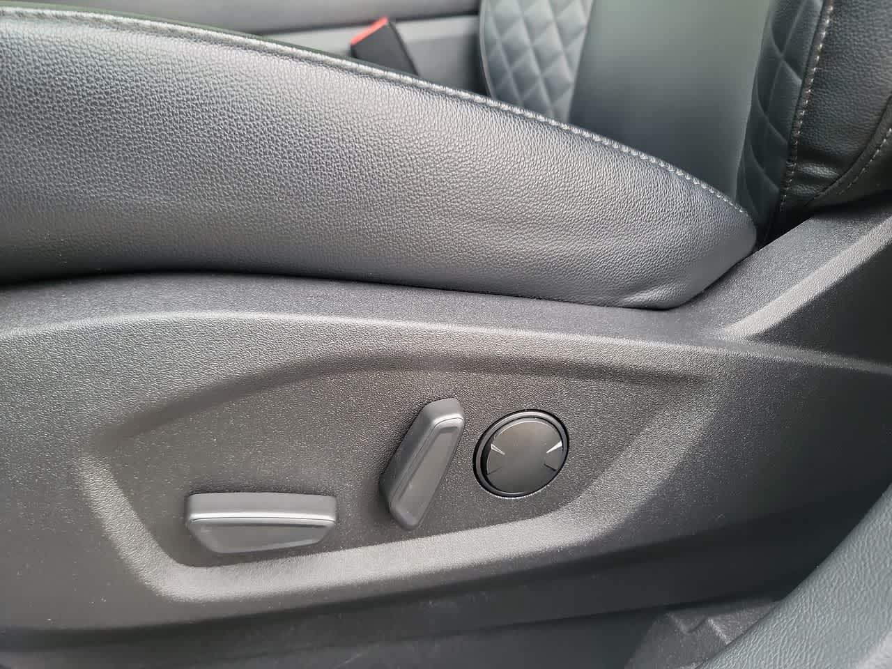 used 2024 Ford Edge car, priced at $32,995
