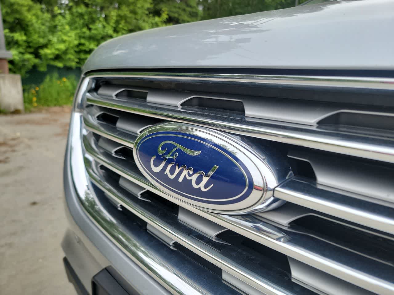 used 2024 Ford Edge car, priced at $32,995