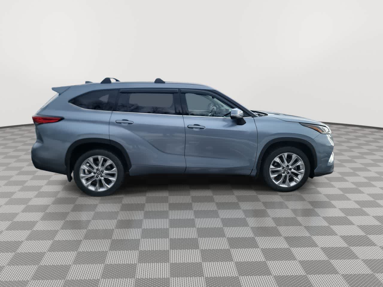 used 2020 Toyota Highlander car, priced at $34,225