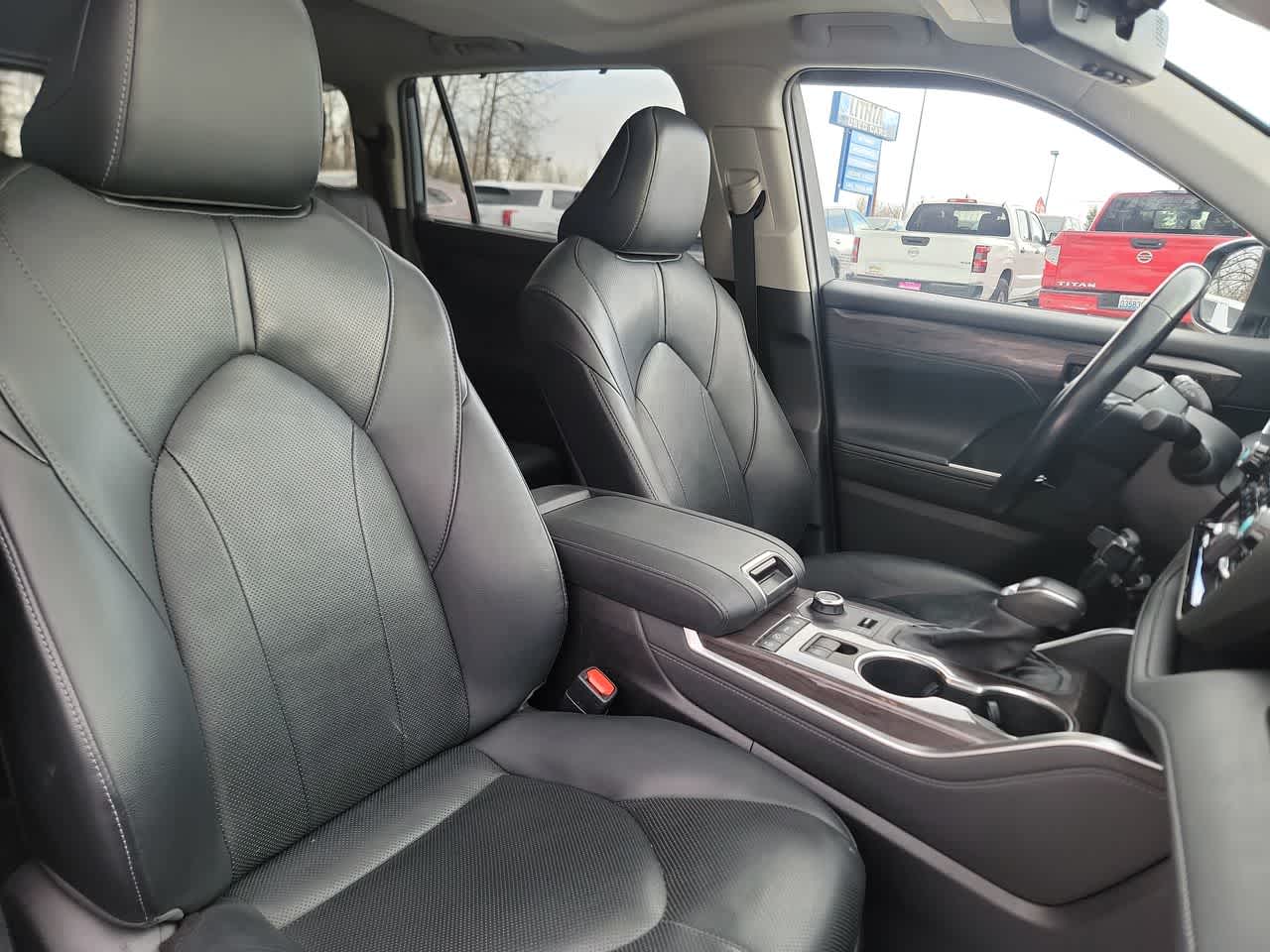 used 2020 Toyota Highlander car, priced at $34,225