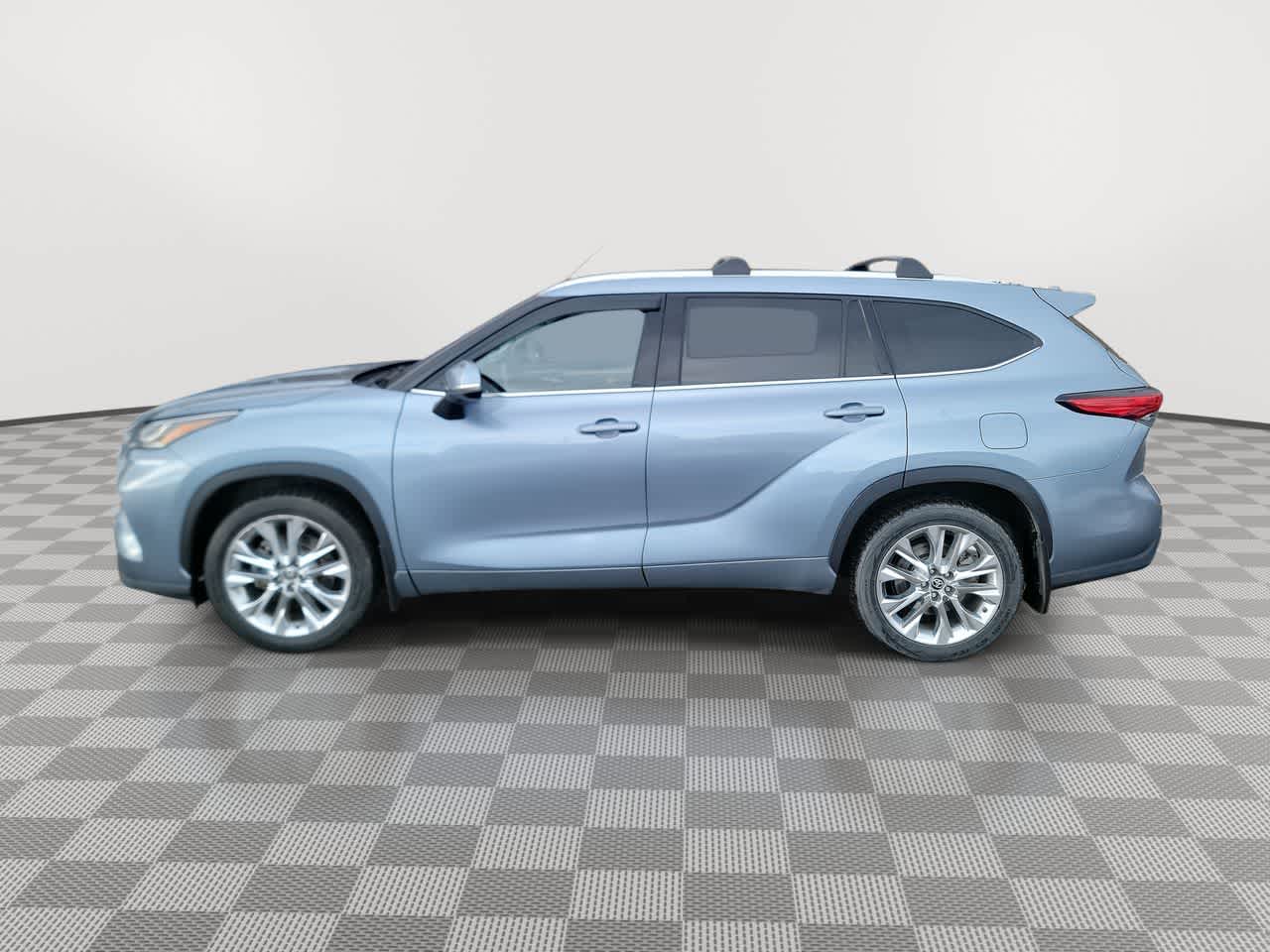 used 2020 Toyota Highlander car, priced at $34,225