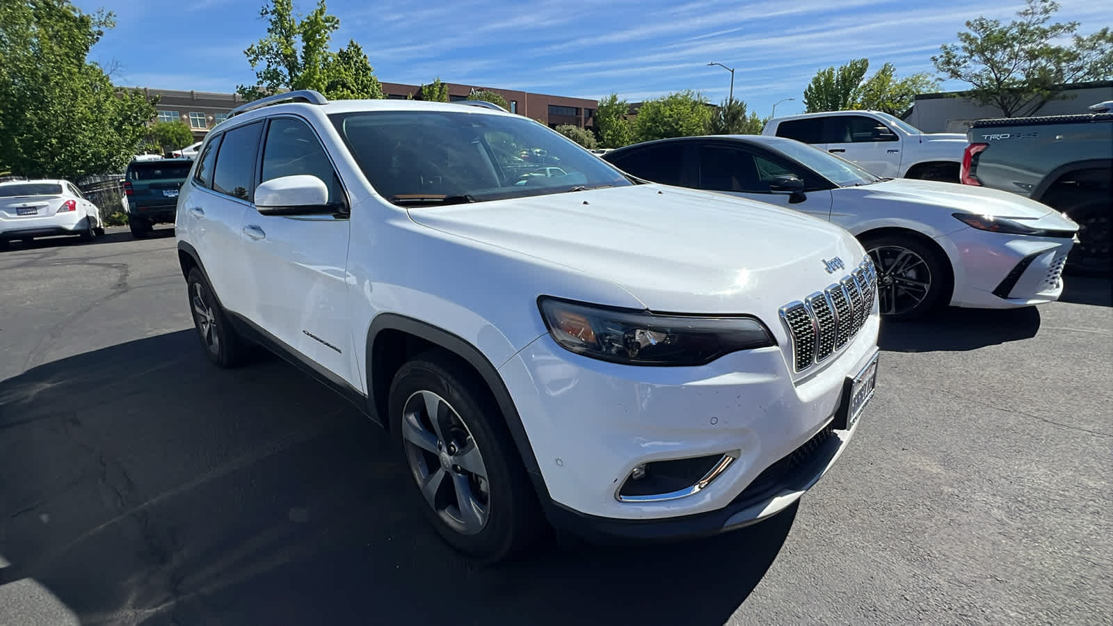 used 2019 Jeep Cherokee car, priced at $14,083