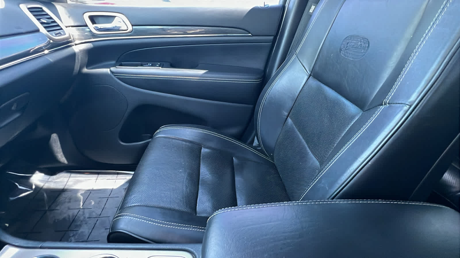used 2016 Jeep Grand Cherokee car, priced at $14,495