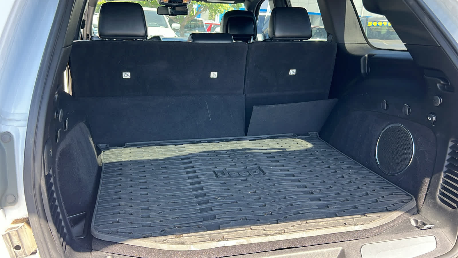 used 2016 Jeep Grand Cherokee car, priced at $14,495
