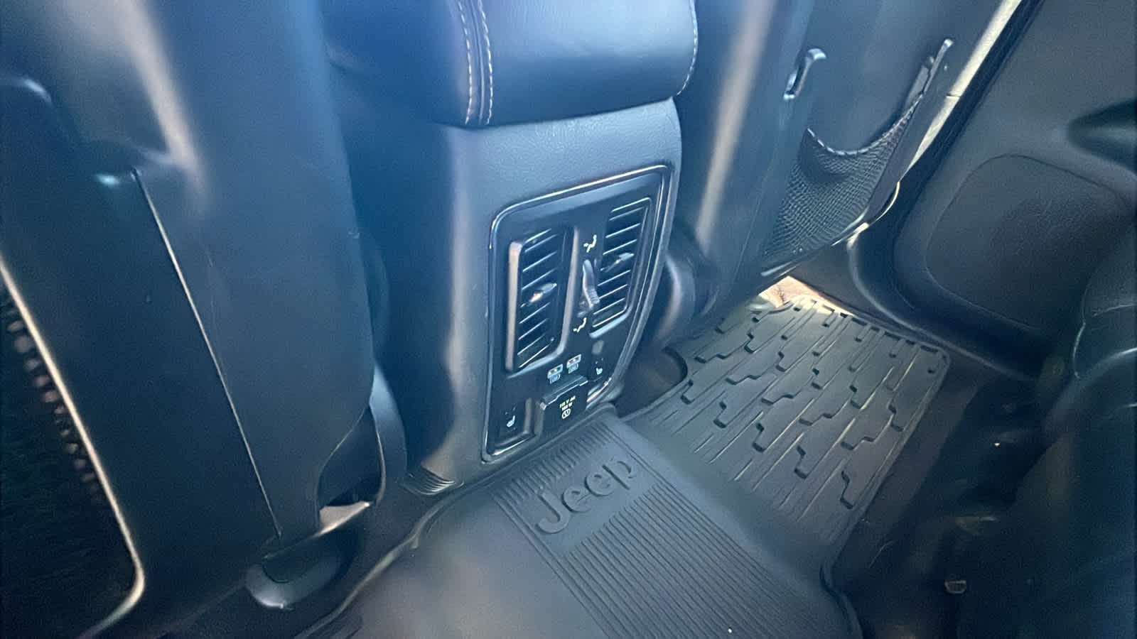 used 2016 Jeep Grand Cherokee car, priced at $14,495