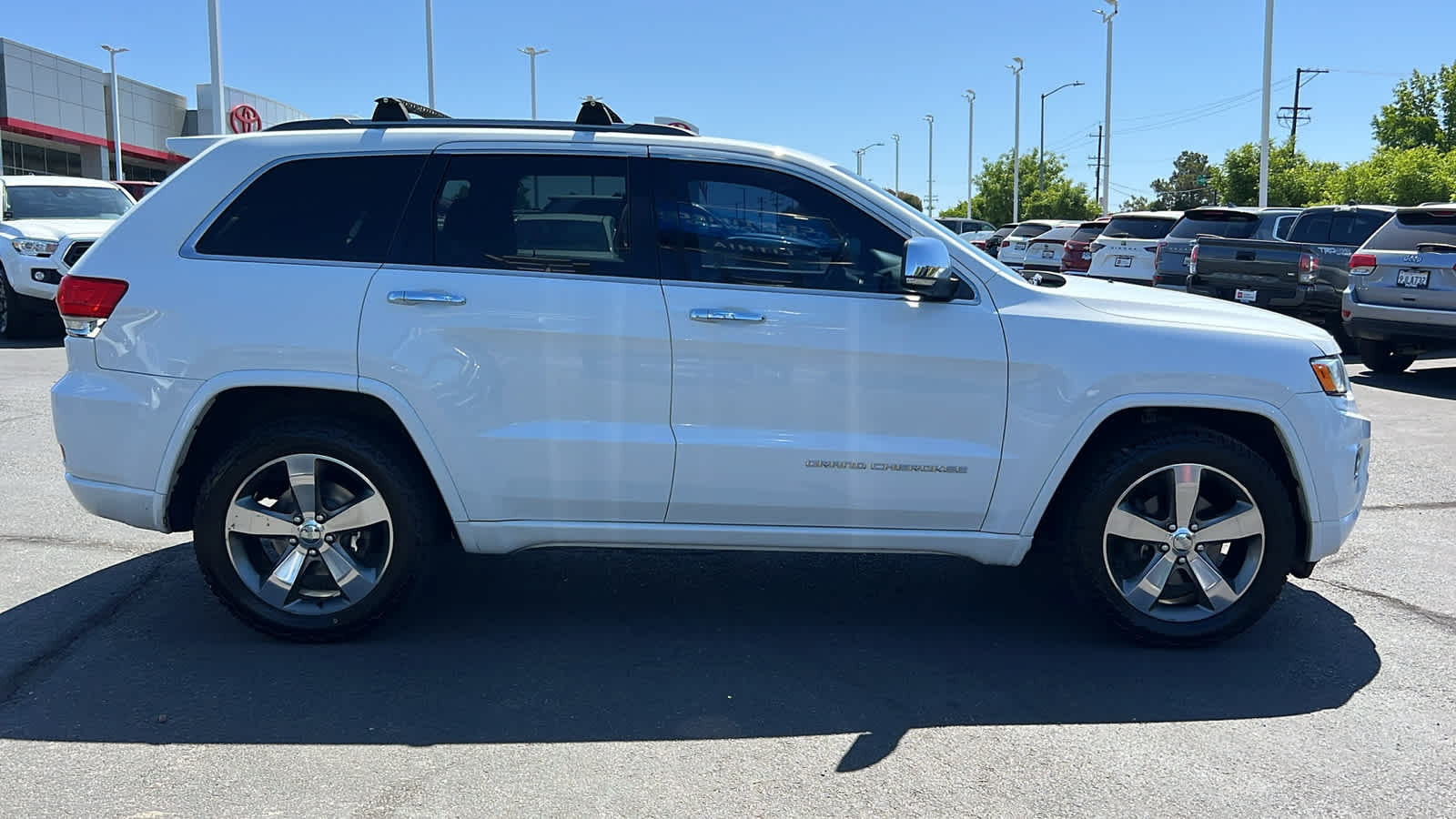 used 2016 Jeep Grand Cherokee car, priced at $14,495
