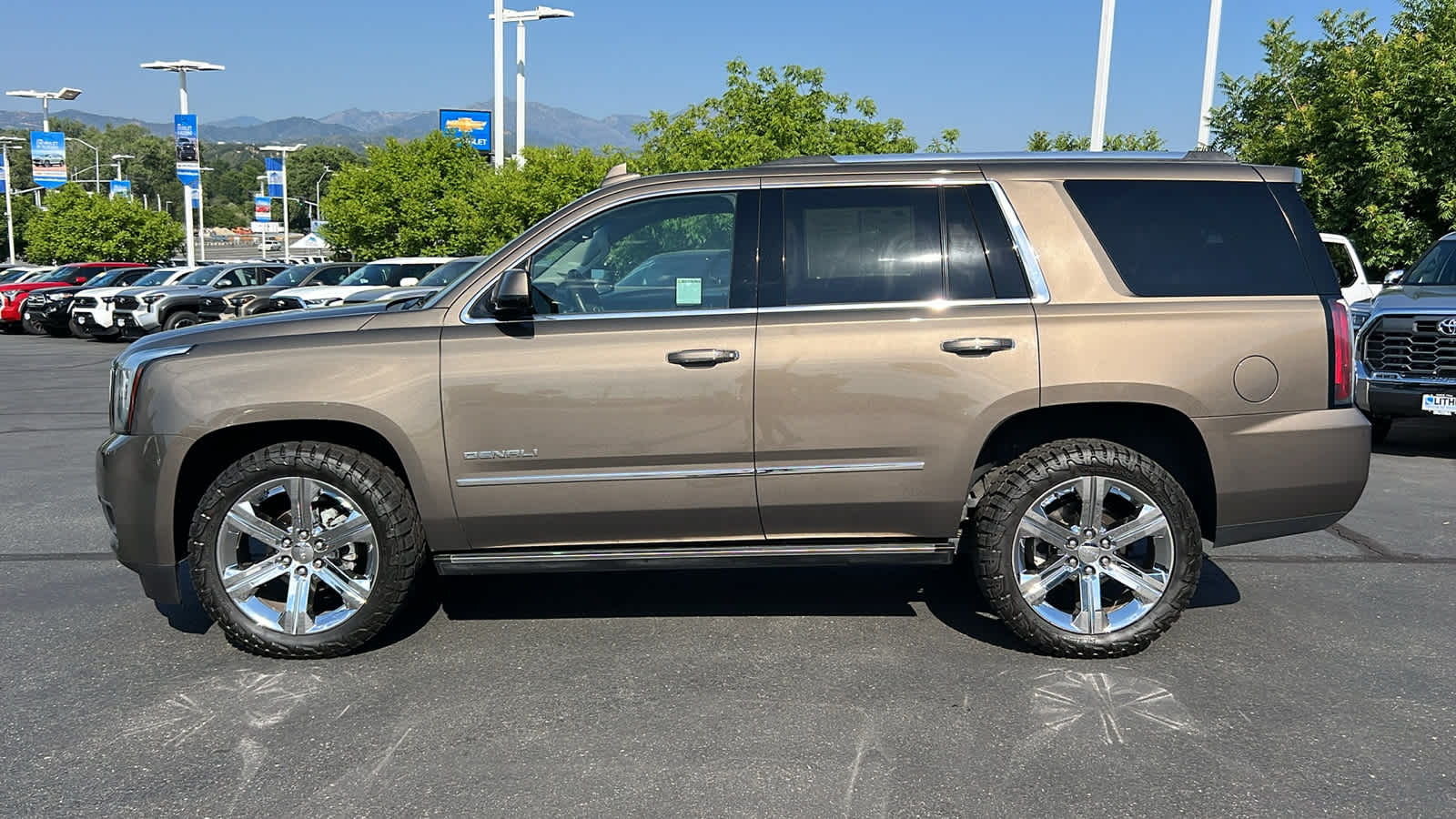 used 2016 GMC Yukon car, priced at $22,995