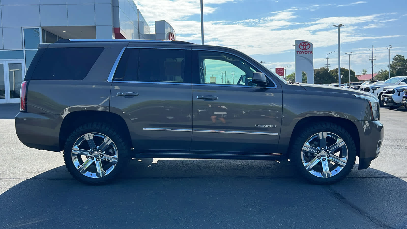 used 2016 GMC Yukon car, priced at $22,995