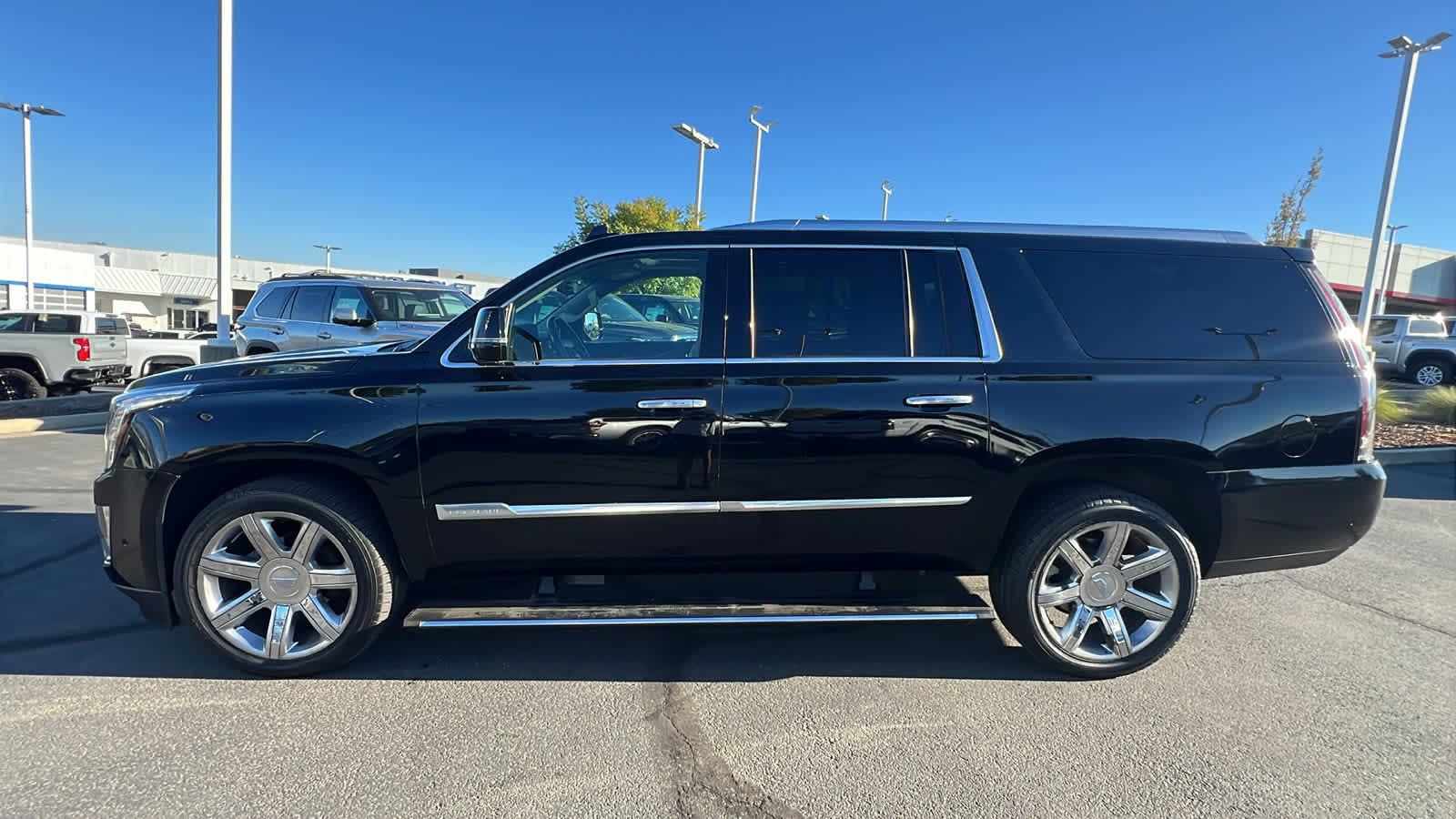 used 2018 Cadillac Escalade ESV car, priced at $33,995