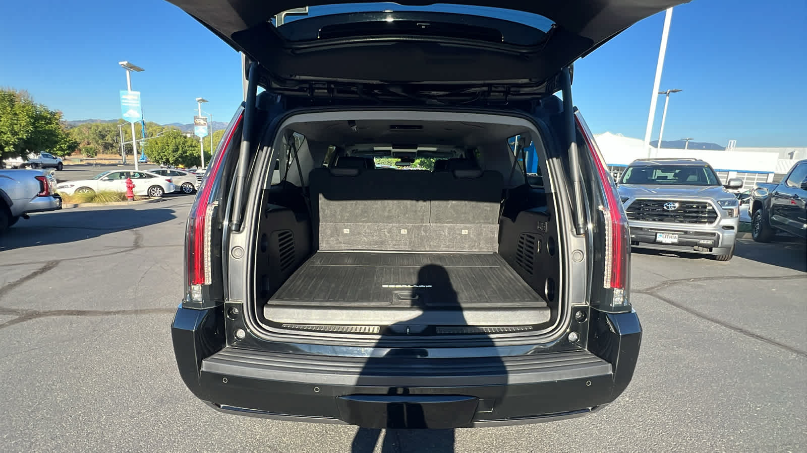 used 2018 Cadillac Escalade ESV car, priced at $33,995