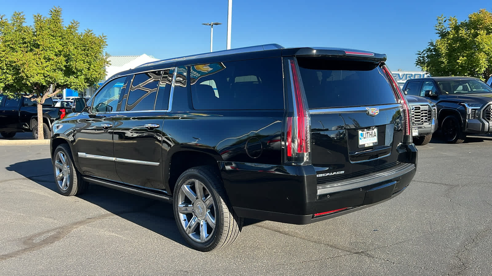 used 2018 Cadillac Escalade ESV car, priced at $33,995