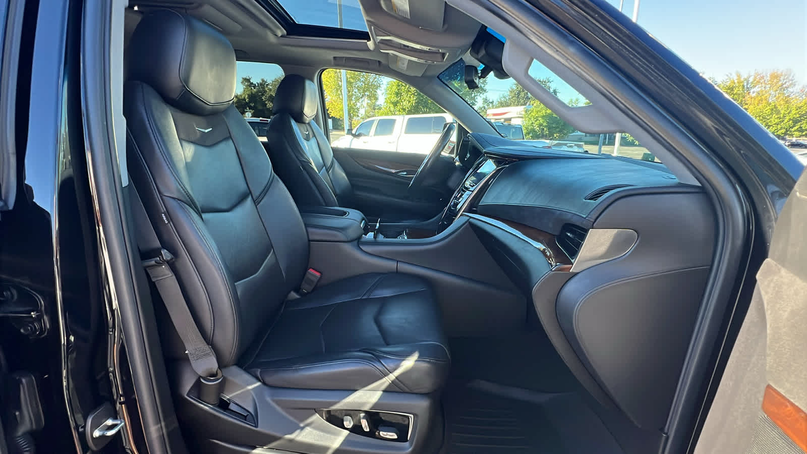 used 2018 Cadillac Escalade ESV car, priced at $33,995