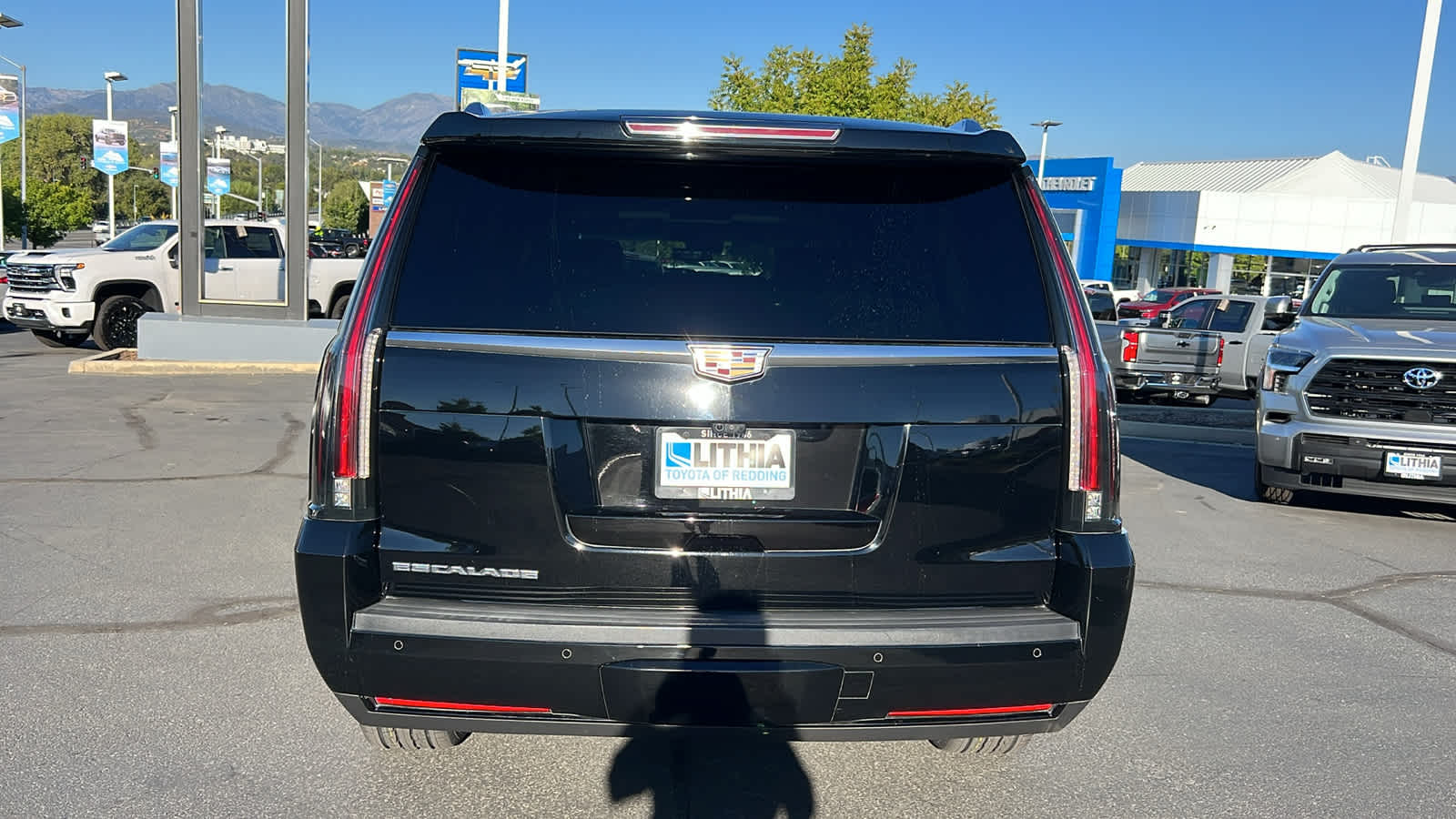 used 2018 Cadillac Escalade ESV car, priced at $33,995