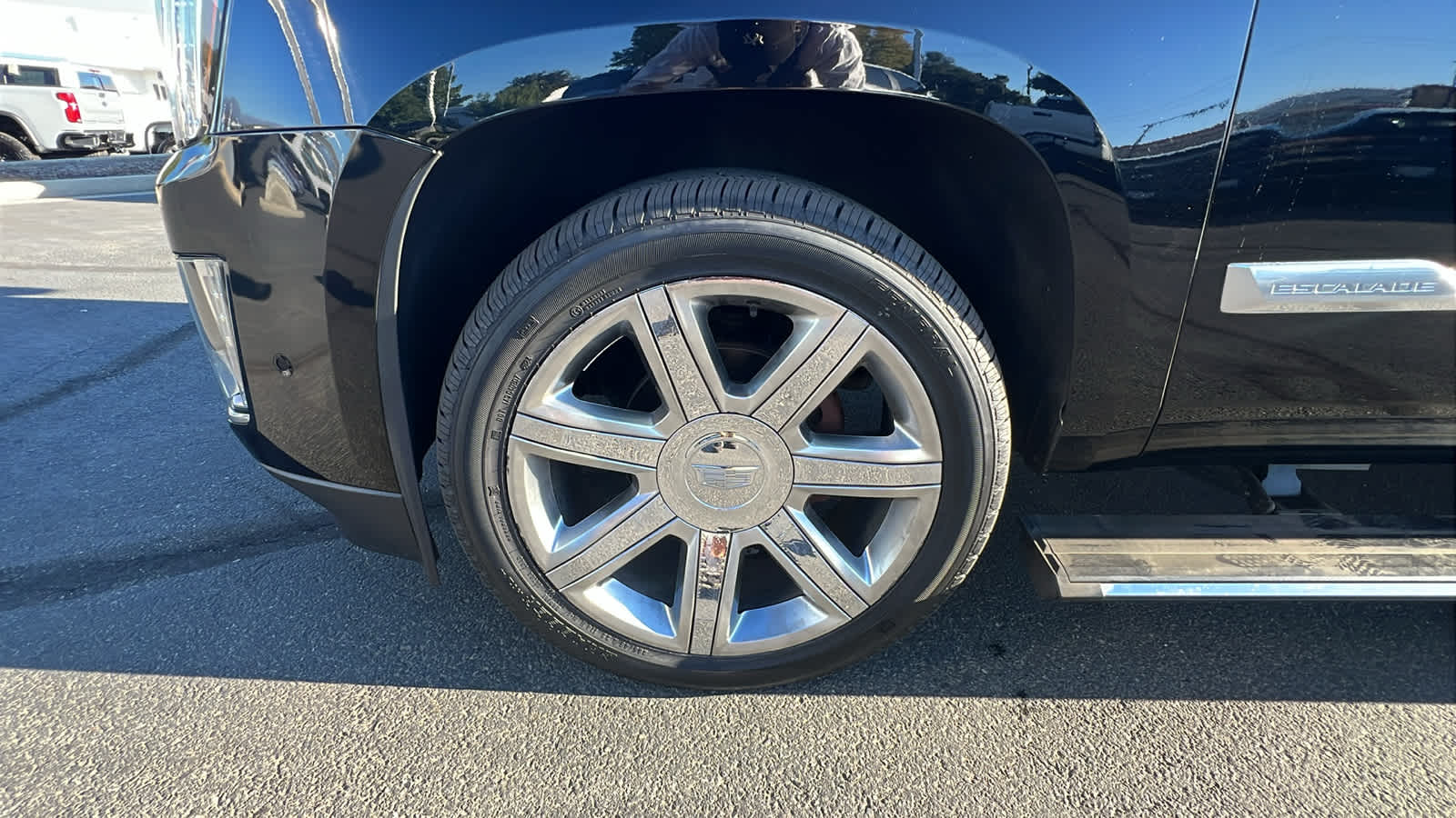 used 2018 Cadillac Escalade ESV car, priced at $33,995