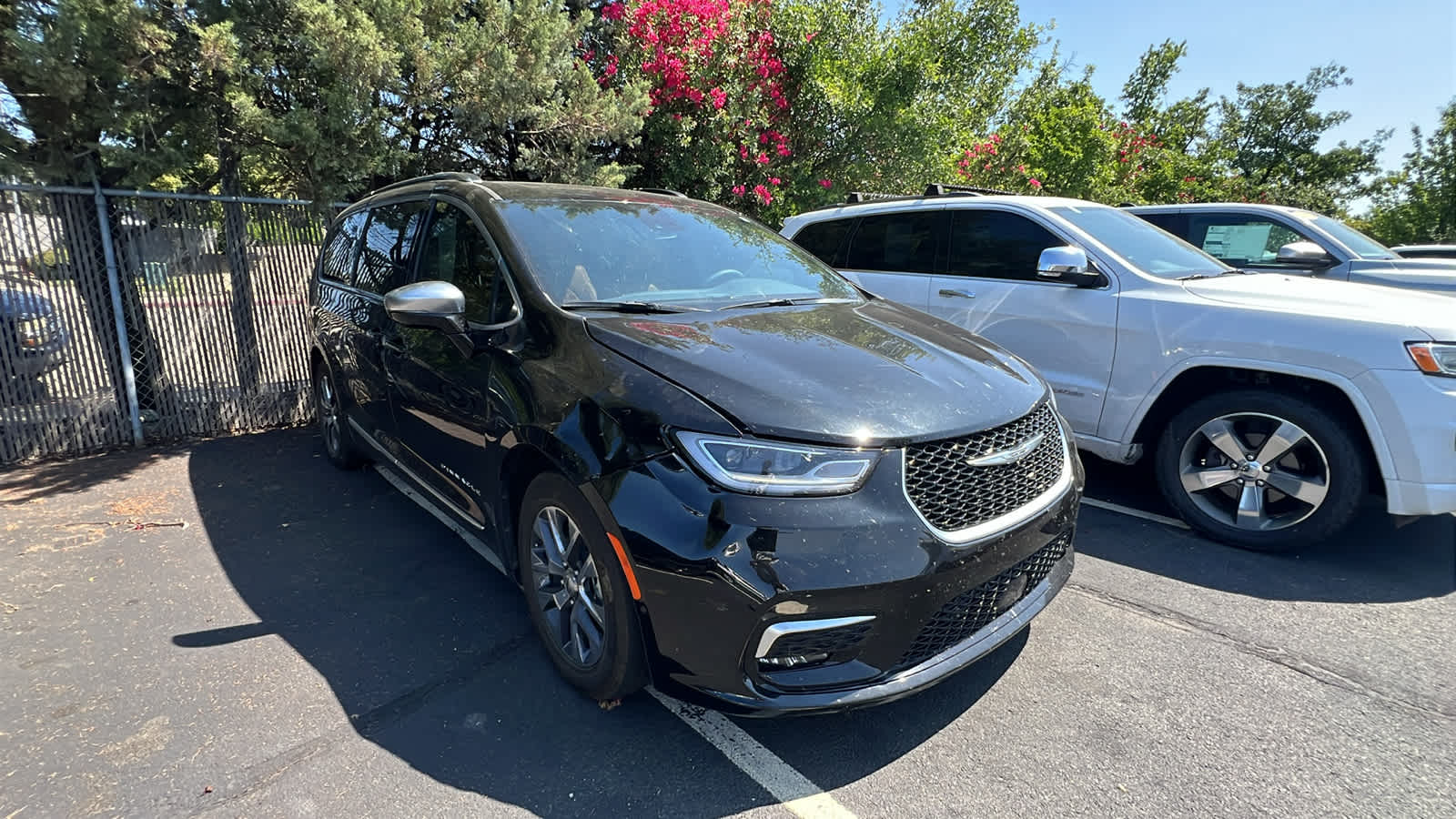 used 2023 Chrysler Pacifica car, priced at $40,159