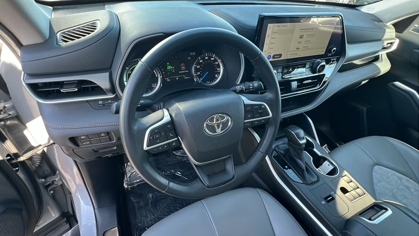 used 2023 Toyota Highlander car, priced at $43,995