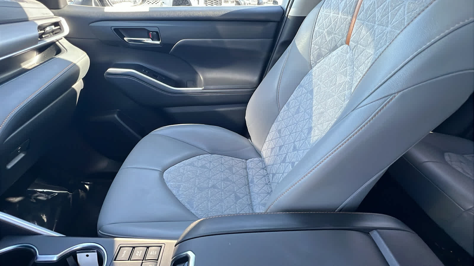 used 2023 Toyota Highlander car, priced at $43,995