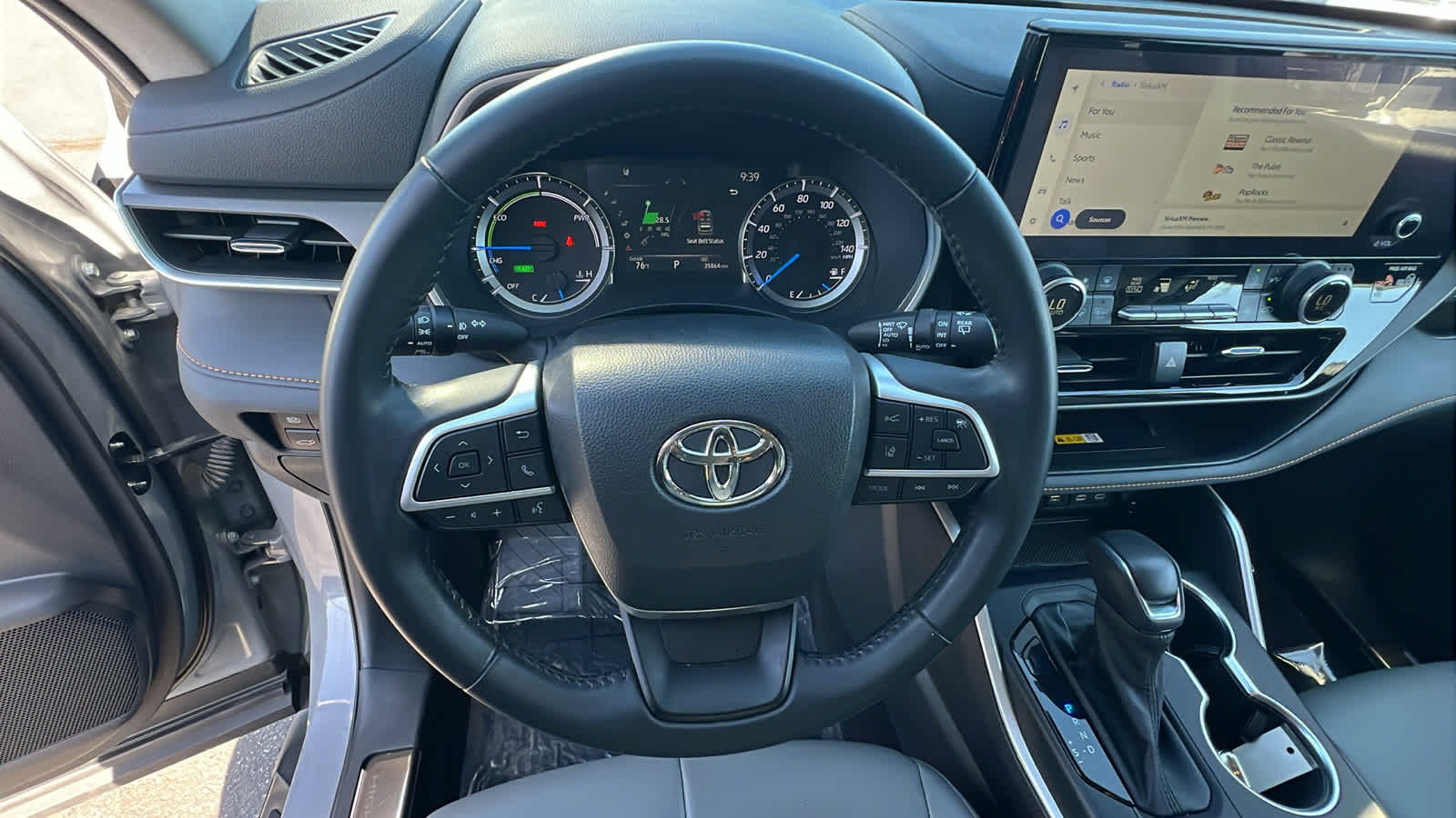 used 2023 Toyota Highlander car, priced at $43,995