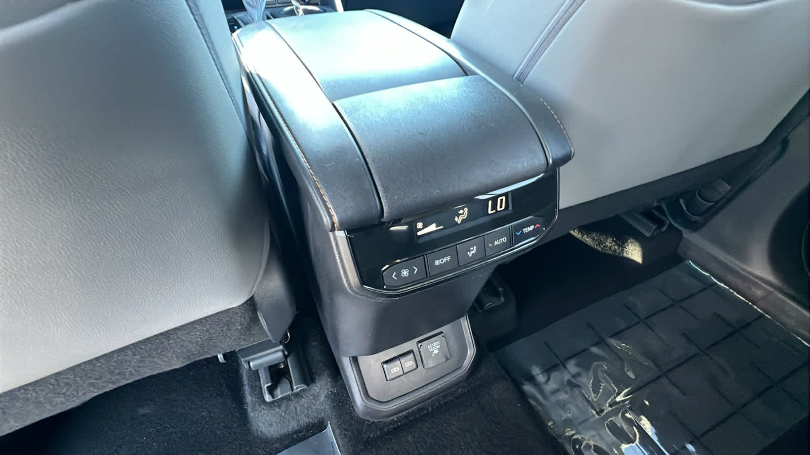 used 2023 Toyota Highlander car, priced at $43,995