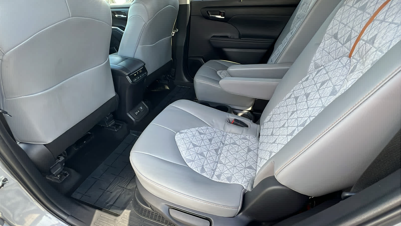 used 2023 Toyota Highlander car, priced at $43,995